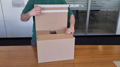E-Commerce-Verpackungen mit Selbstklebestreifen