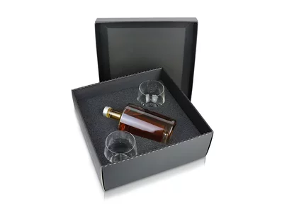Geschenkverpackung für eine Flasche und zwei Gläser Geschenkverpackung für eine Flasche und zwei Gläser